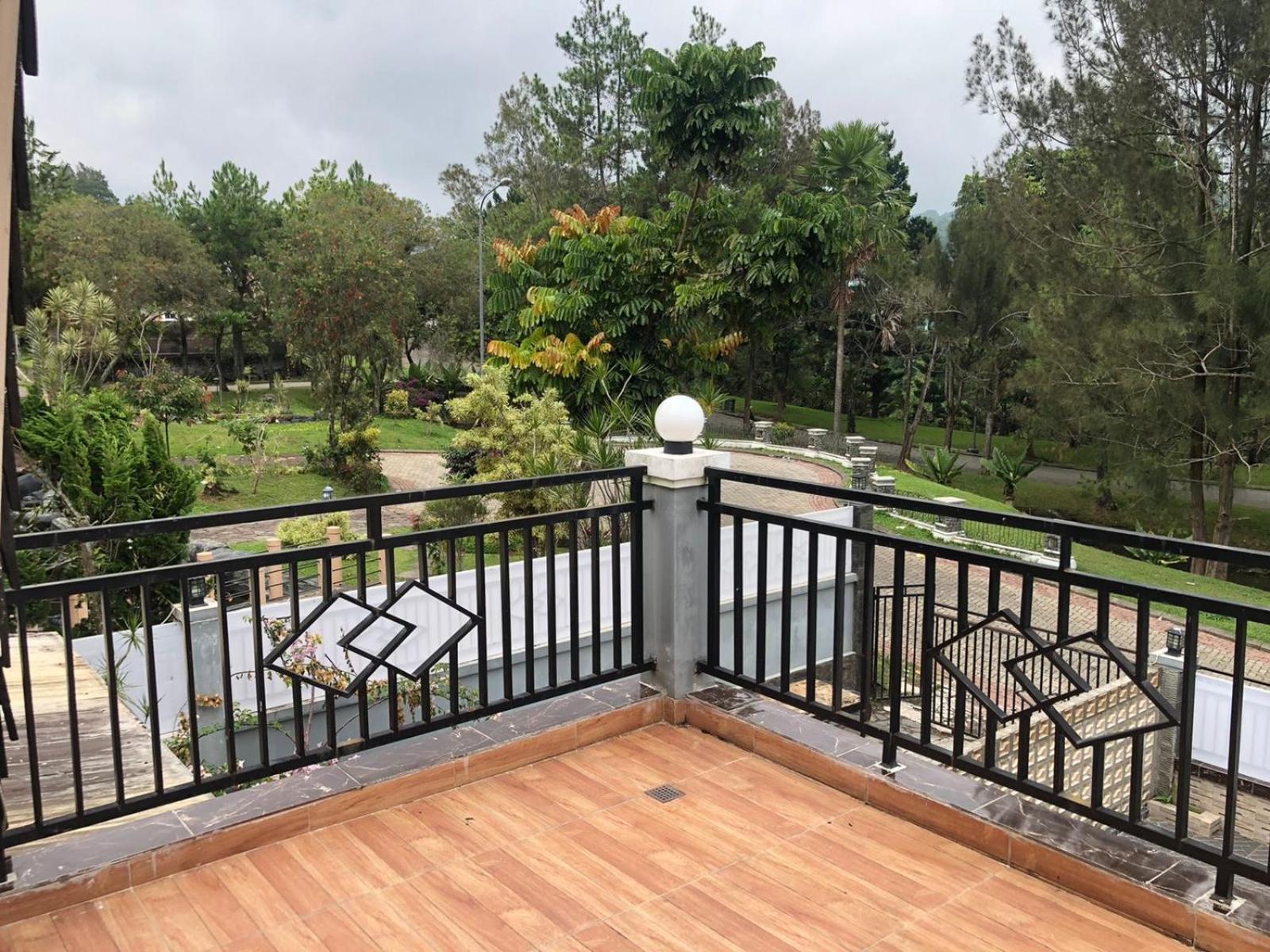 Eton Asia Kota Bunga Villas Puncak Exterior photo